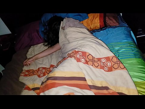 ❤️ ස්ටේප්සන් තම තරුණ සුළු මව නිදා සිටියදී ඇයට බැණ වදියි. ️❌ Porno අප වෙත  ❤